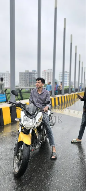 যামাহা এফজেড ২০১৪ সাদা