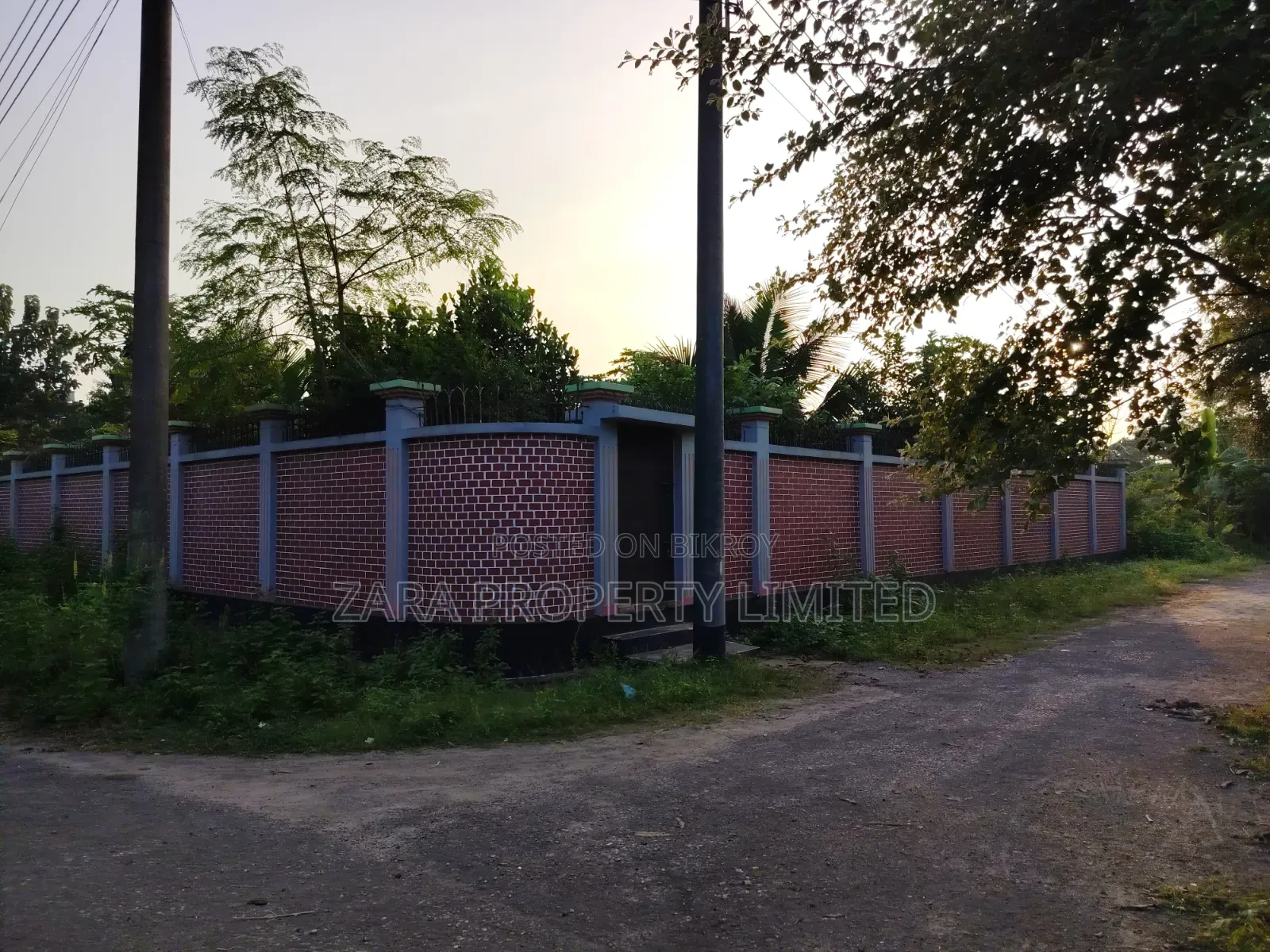Corner South Facing 3 Katha Plot in Sector 20