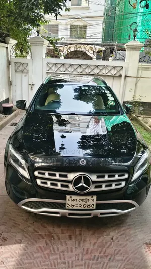 মার্সিডিজ-বেঞ্জ জিএলএ-ক্লাস ২০১৯ ব্ল্যাক