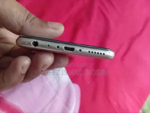 Vivo Y17 64 GB Gold