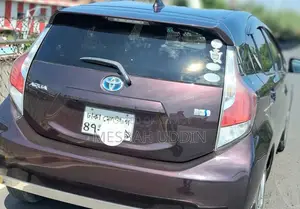 Toyota Aqua 2016 Maroon
