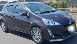 Toyota Aqua 2016 Maroon