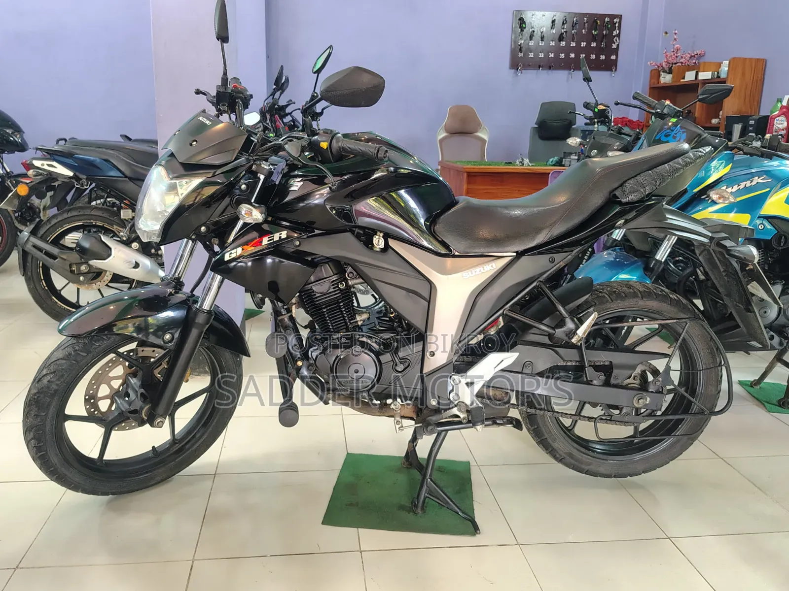 সুজুকি জিক্সার ২০২৩ ব্ল্যাক