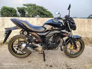 সুজুকি জিক্সার ২০২৫ ব্ল্যাক