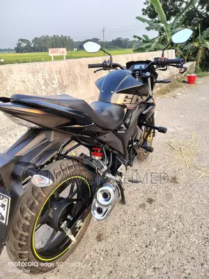 সুজুকি জিক্সার ২০২৫ ব্ল্যাক