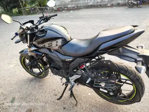 সুজুকি জিক্সার ২০২৫ ব্ল্যাক