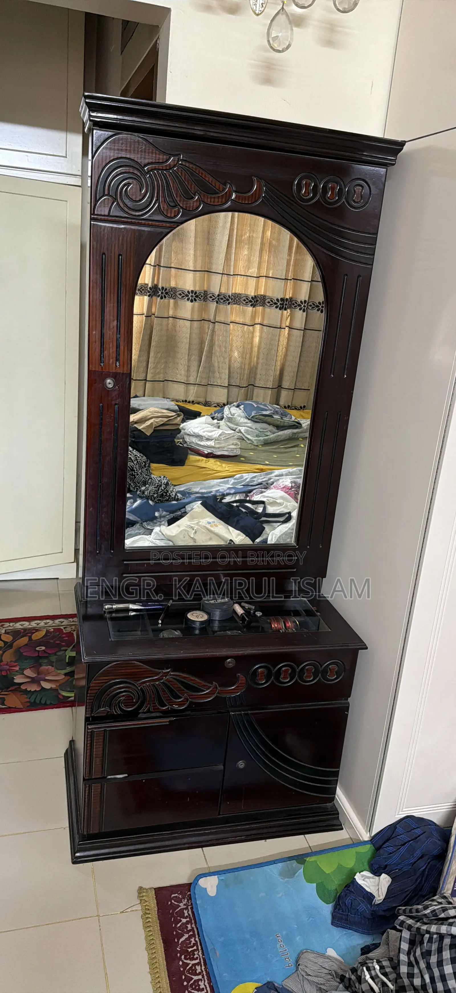 Nice Almirah and Dressing Table for Sale