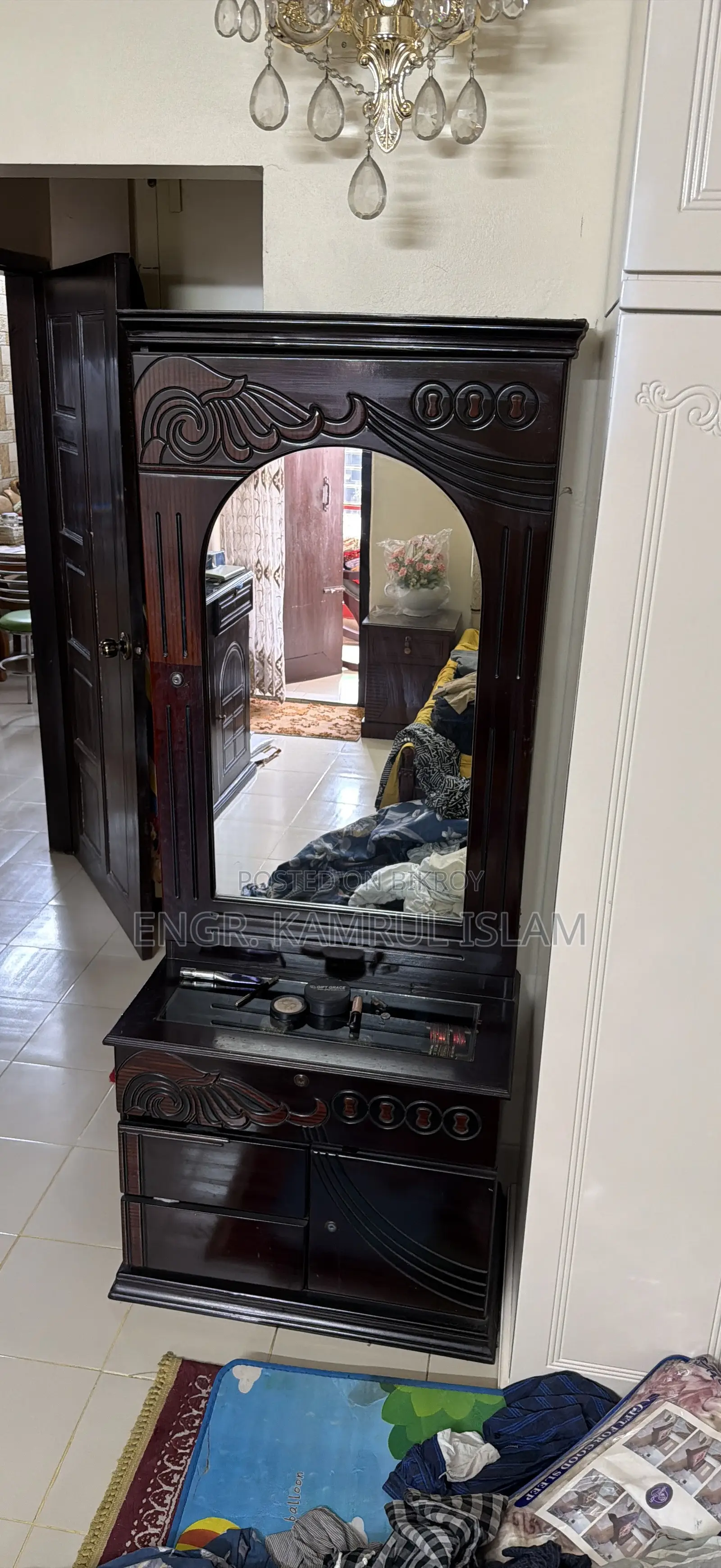 Nice Almirah and Dressing Table for Sale