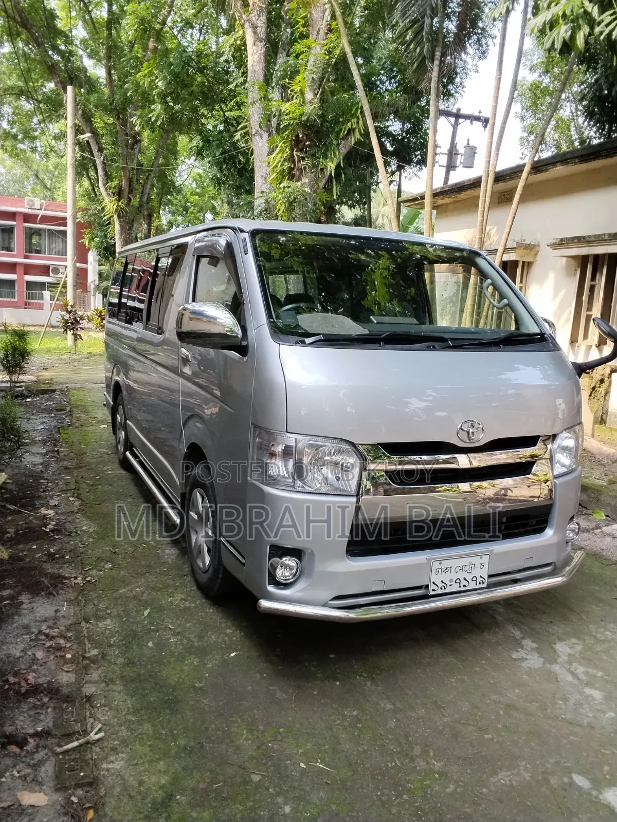 টয়োটা হায়েস ২০১১ সিলভার