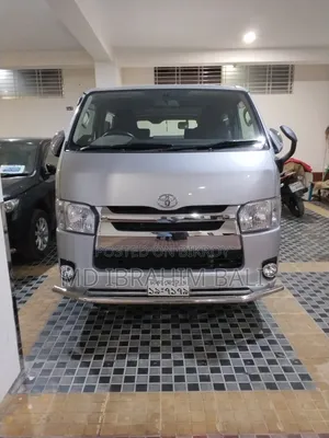 টয়োটা হায়েস ২০১১ সিলভার
