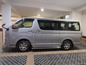 টয়োটা হায়েস ২০১১ সিলভার