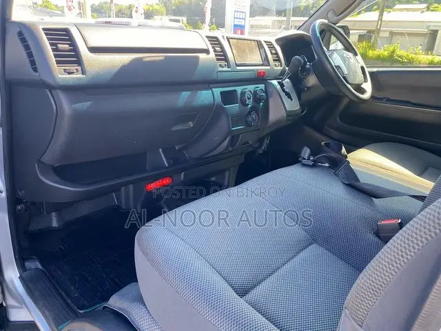 Toyota HiAce 2022 Silver