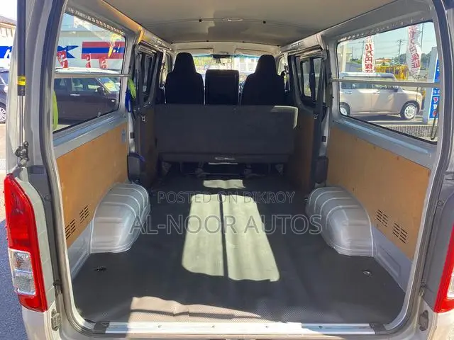 Toyota HiAce 2022 Silver