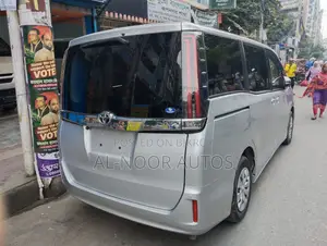 Toyota Noah 2.0 FWD (8 Seater) 2021 Silver