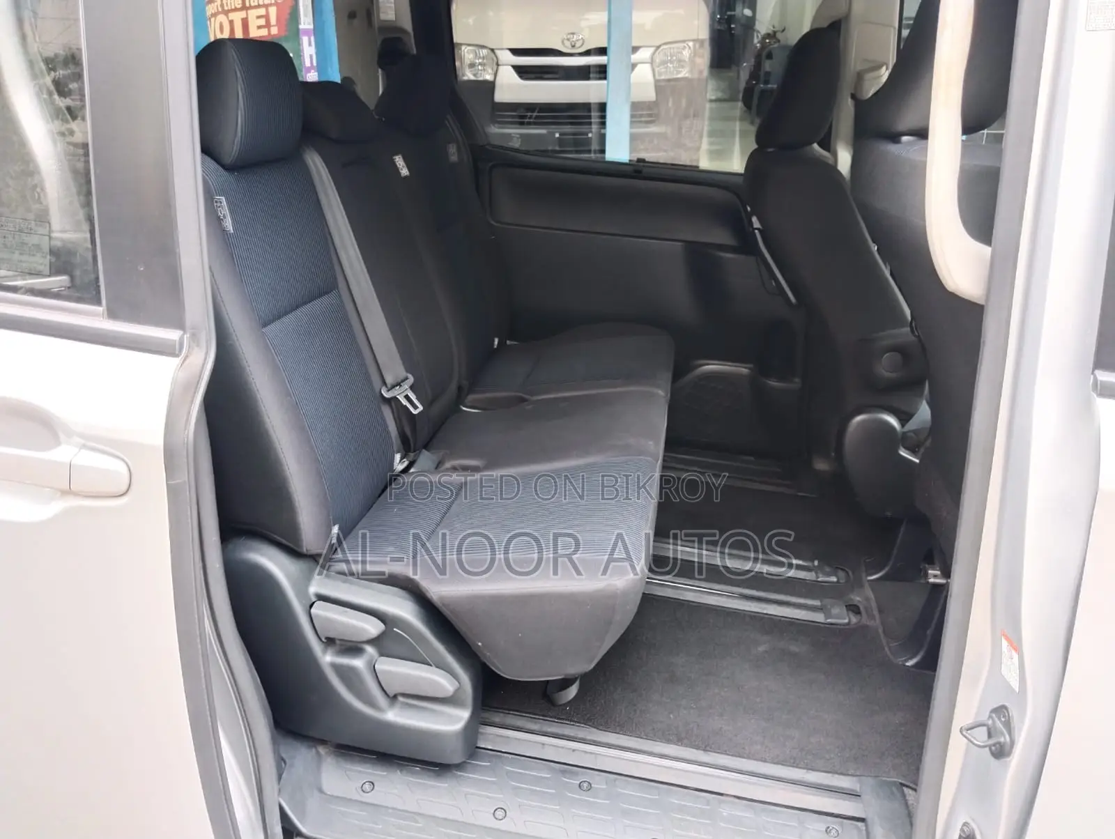 Toyota Noah 2.0 FWD (8 Seater) 2021 Silver