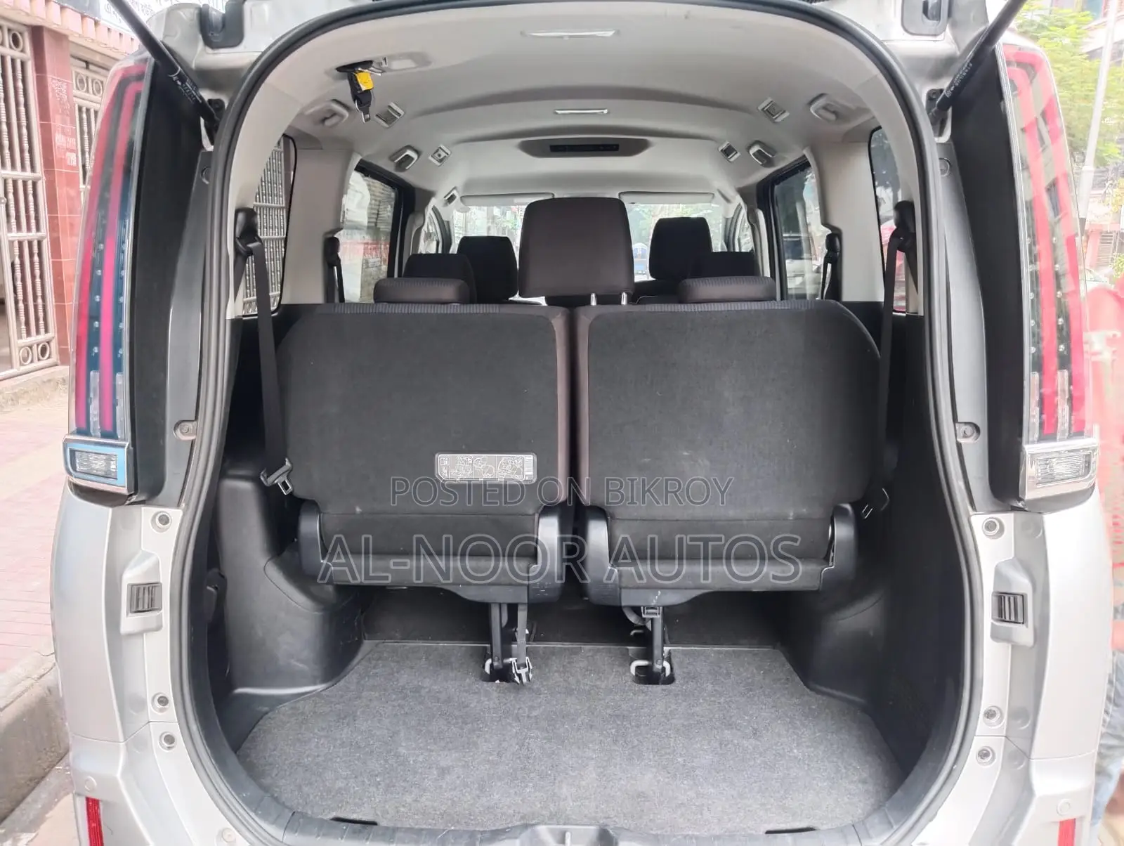 Toyota Noah 2.0 FWD (8 Seater) 2021 Silver
