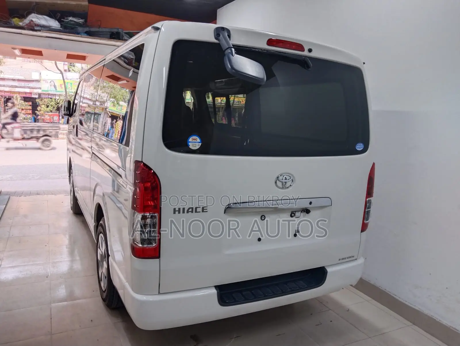 Toyota HiAce 2021 White