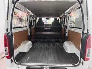 Toyota HiAce 2021 White