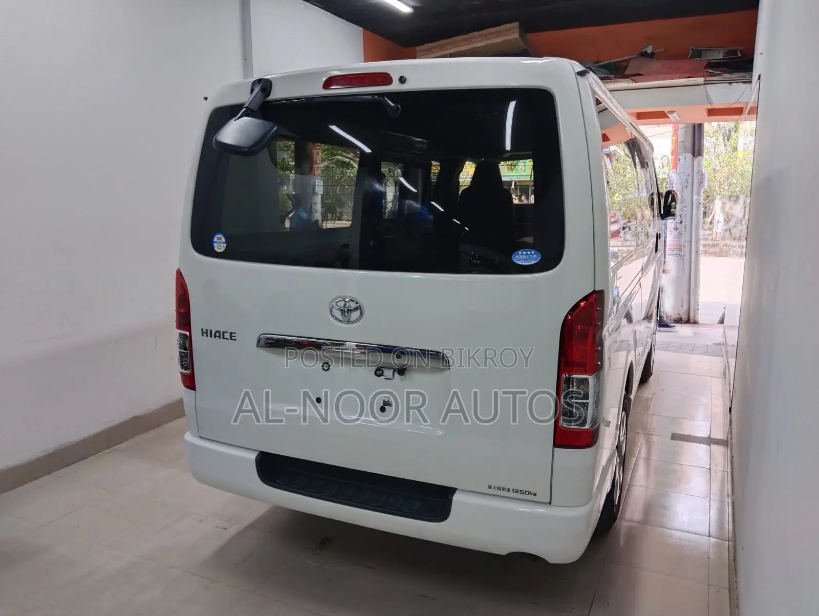 Toyota HiAce 2021 White