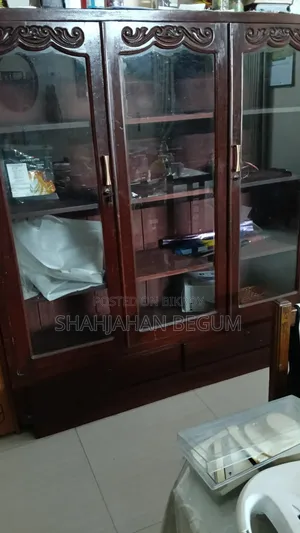 শোকেস (সেগুন কাঠ)