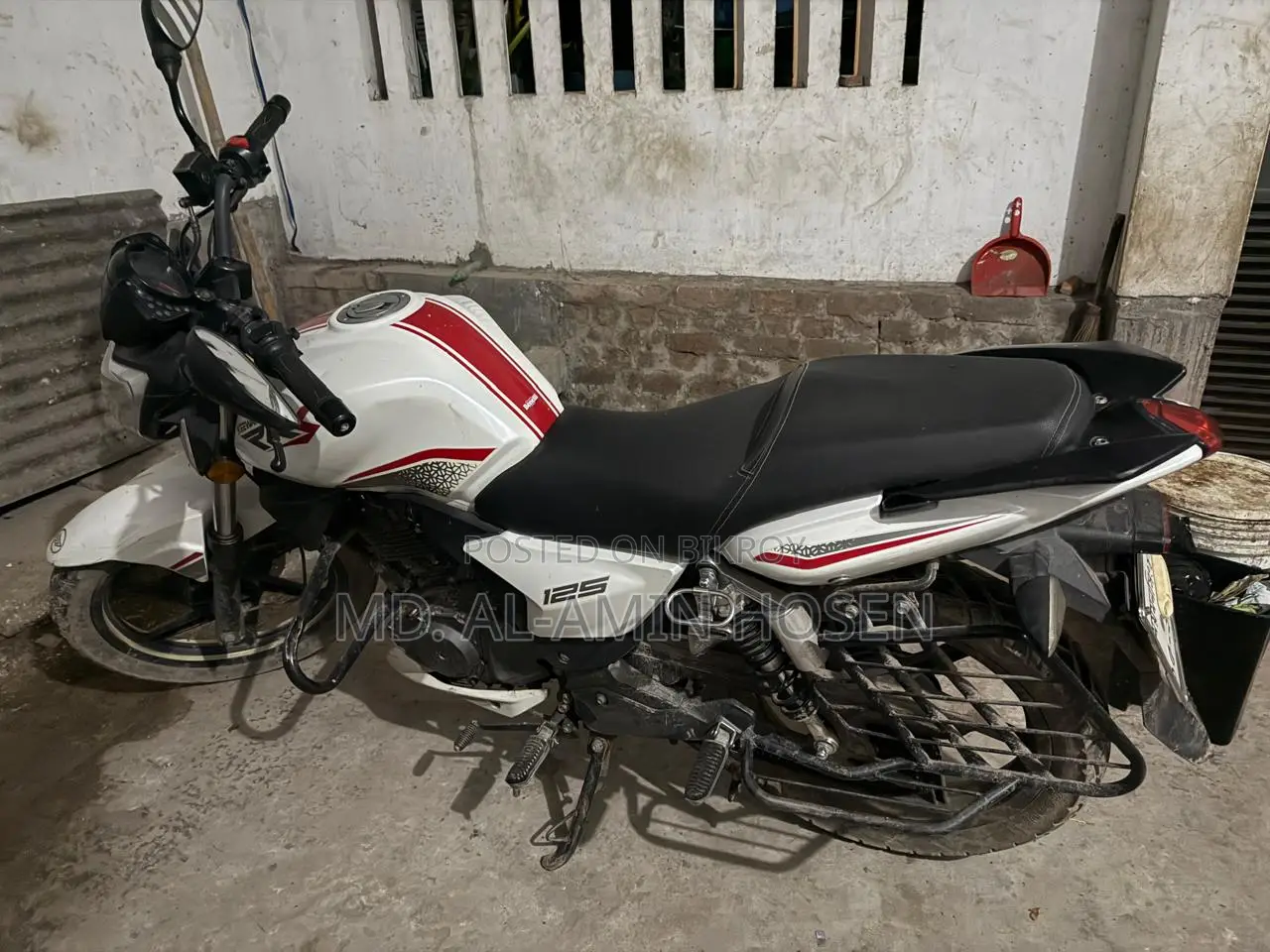 কিওয়ে আরকেএস ১২৫ ২০১৯ সাদা
