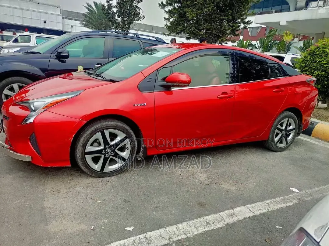 Toyota Prius 4dr Hatchback (1.8L 4cyl gas/electric hybrid CVT) 2016 Red
