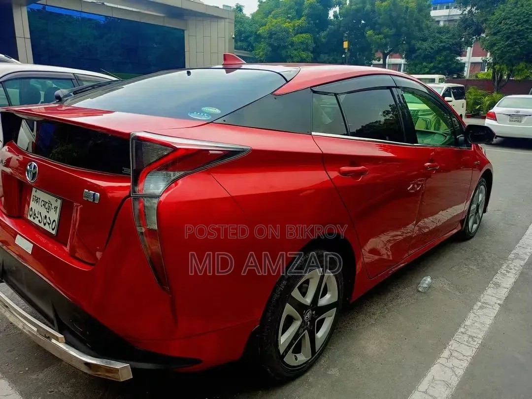 Toyota Prius 4dr Hatchback (1.8L 4cyl gas/electric hybrid CVT) 2016 Red