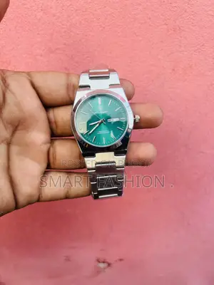 💚 Elegant Green Dial Watch – Classy & Trendy