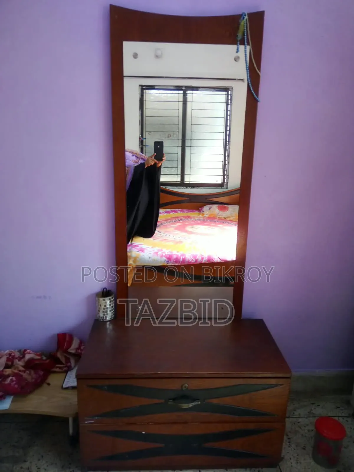 বিছানা এবং ড্রেসিং টেবিল বিক্রয়ের জন্য