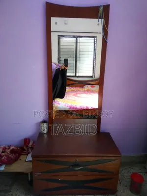 বিছানা এবং ড্রেসিং টেবিল বিক্রয়ের জন্য