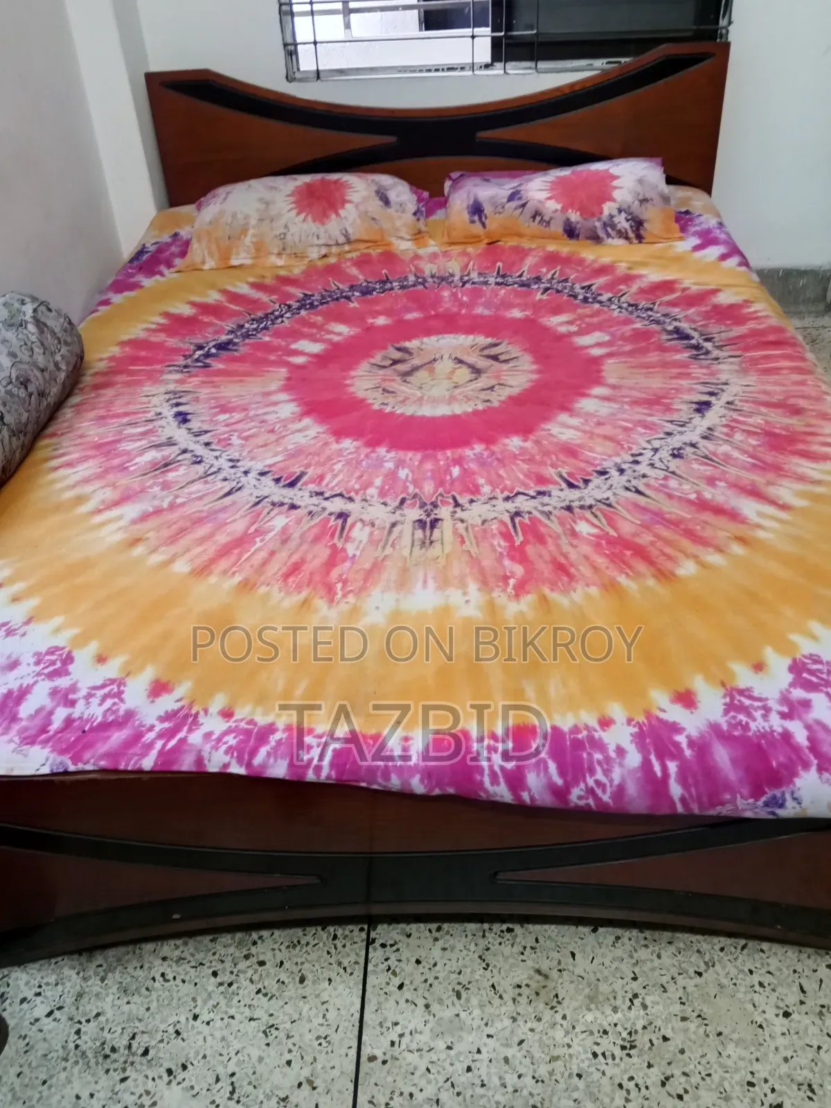 বিছানা এবং ড্রেসিং টেবিল বিক্রয়ের জন্য