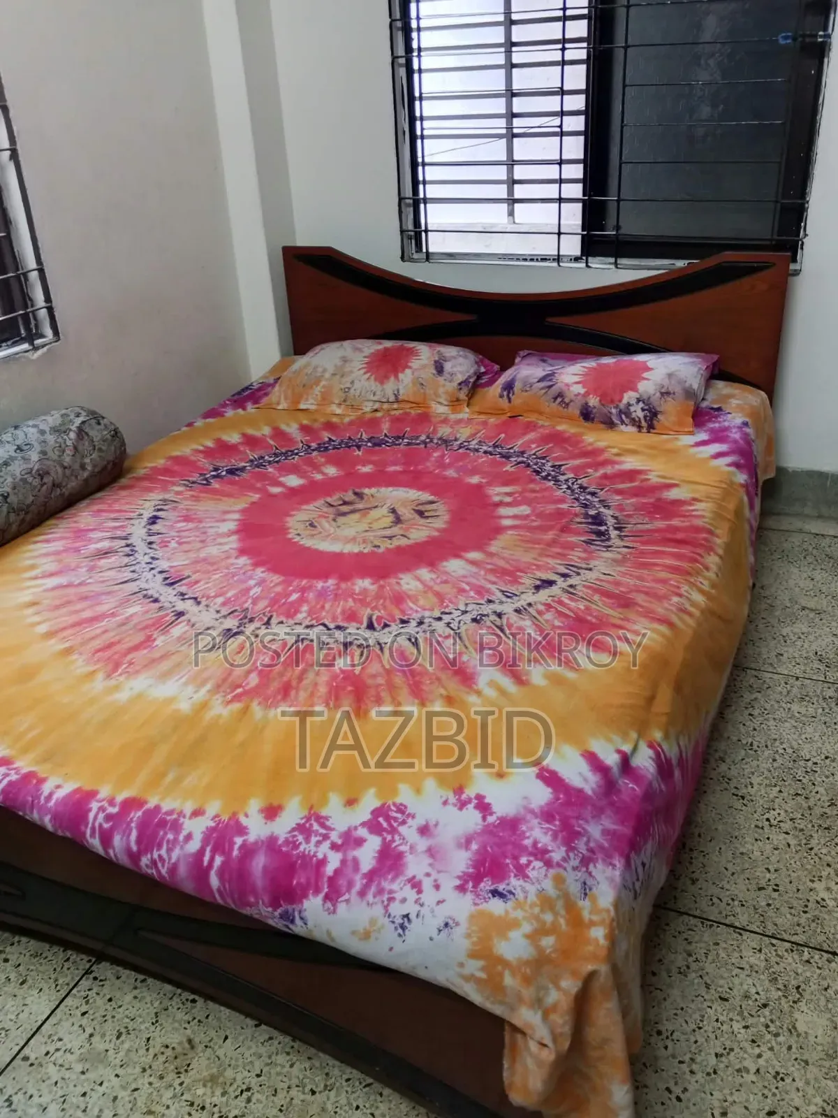 বিছানা এবং ড্রেসিং টেবিল বিক্রয়ের জন্য