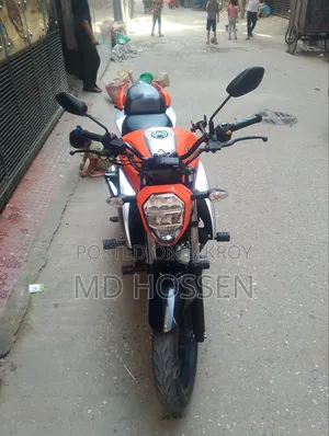 সুজুকি জিক্সার ২০২৩ কমলা