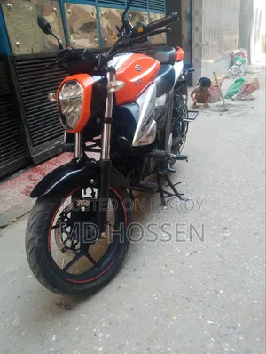 সুজুকি জিক্সার ২০২৩ কমলা