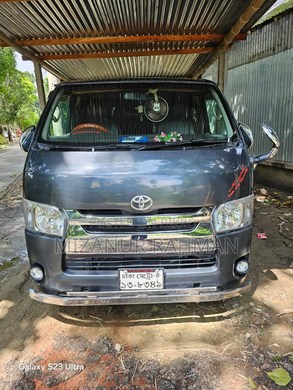 টয়োটা হায়েস ২০০৬ কালো