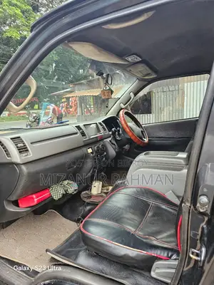 টয়োটা হায়েস ২০০৬ কালো