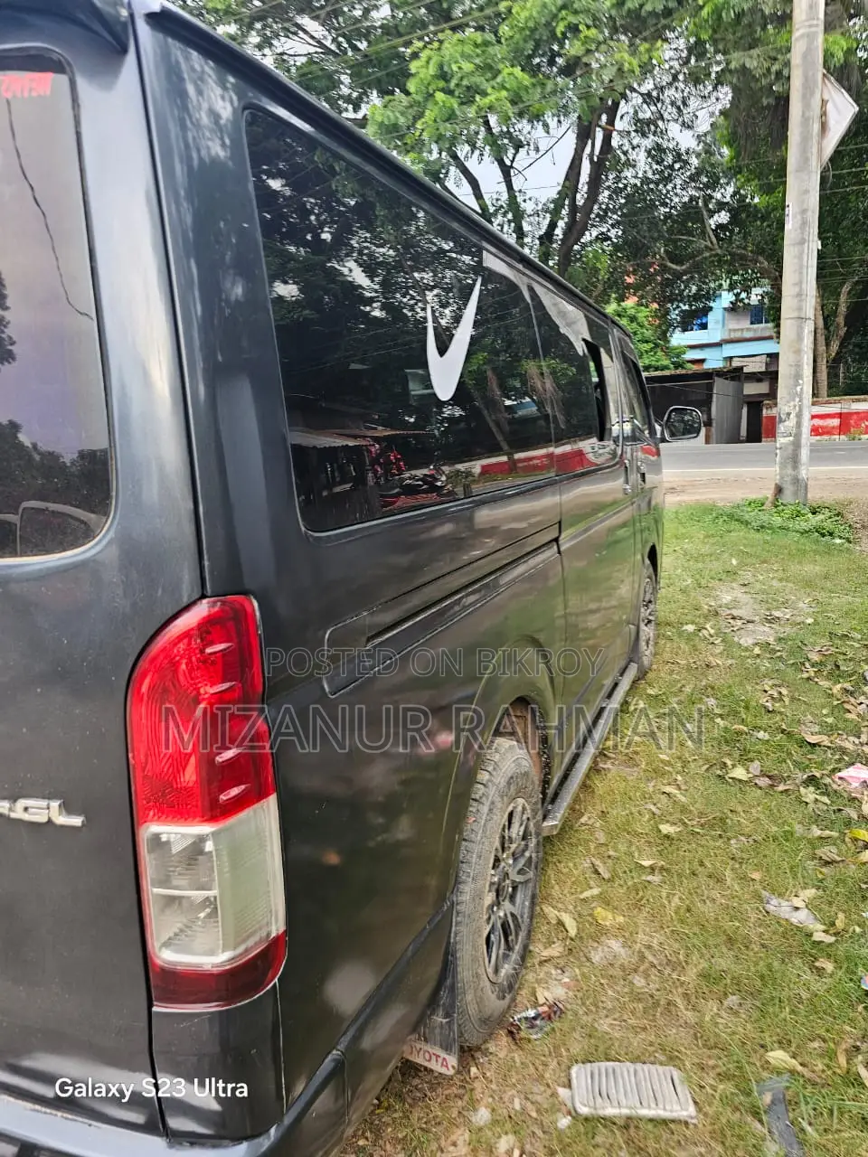 টয়োটা হায়েস ২০০৬ কালো