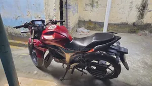 সুজুকি জিক্সার ২০১৯ লাল