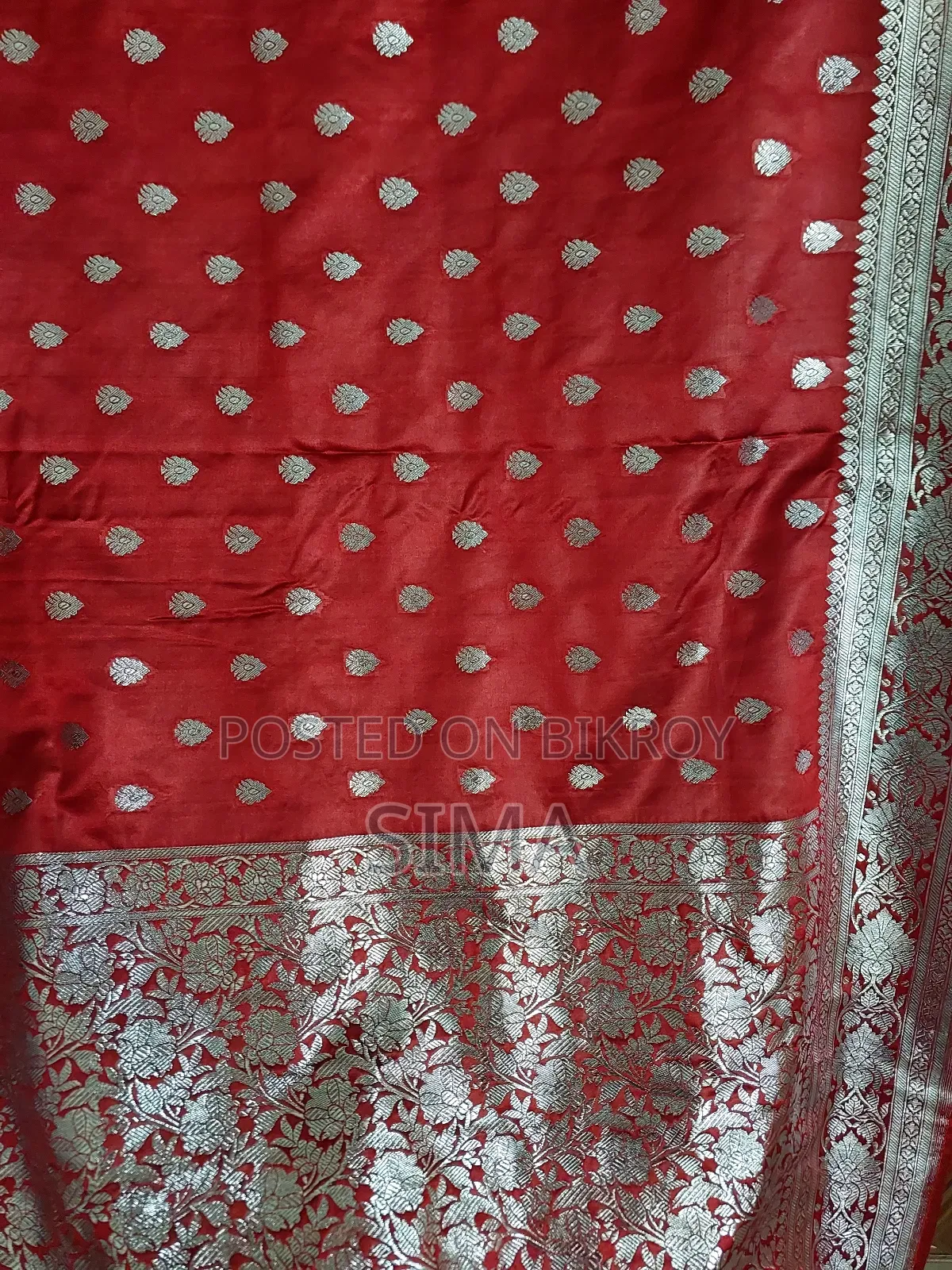 মারুন কাতান শাড়ি (বক্সসহ) – একদম নতুনের মতো