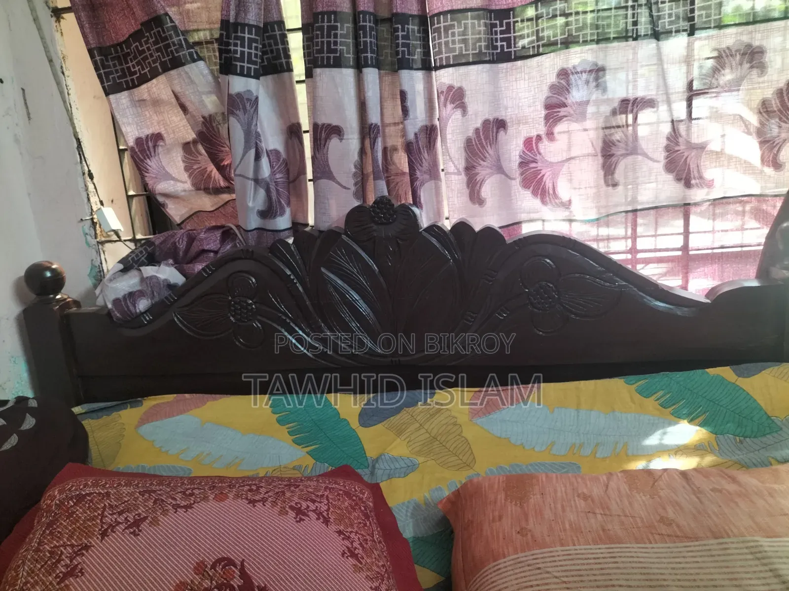 খাট / ৫ ফুট বাই ৬ ফুট ৫ ইঞ্চি