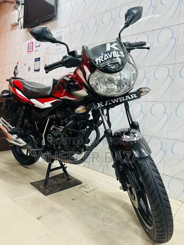 বাজাজ ডিসকভার ১২৫ ২০২৩ কালো
