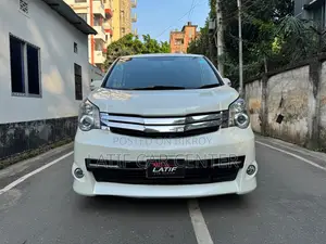 টয়োটা নোয়া ২০১৩ পার্ল