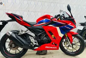 Honda CBR 2023 Red