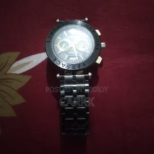 ভার্সাচি ঘড়ি