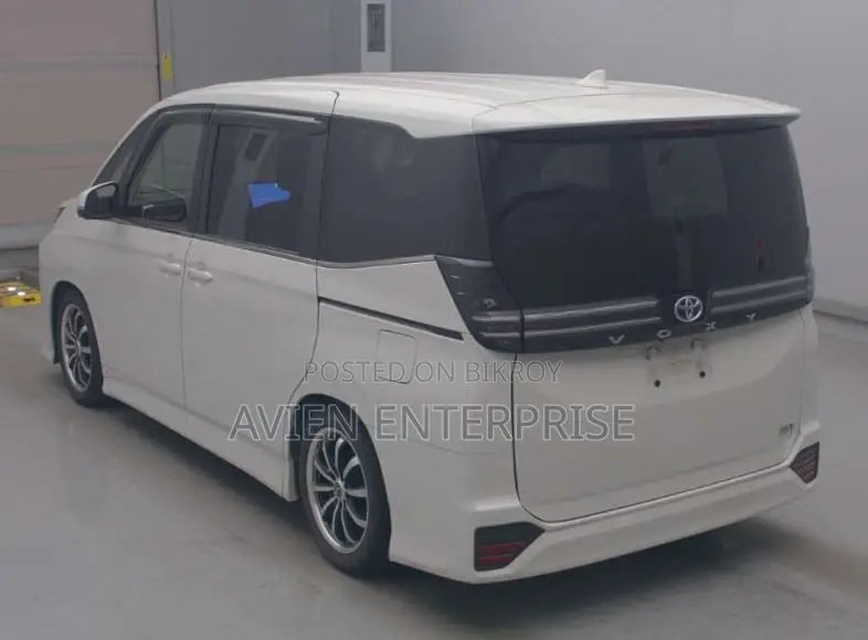 Toyota Voxy Hybrid S-Z 2-Wheel-Drive 7-Seater 2022 Pearl