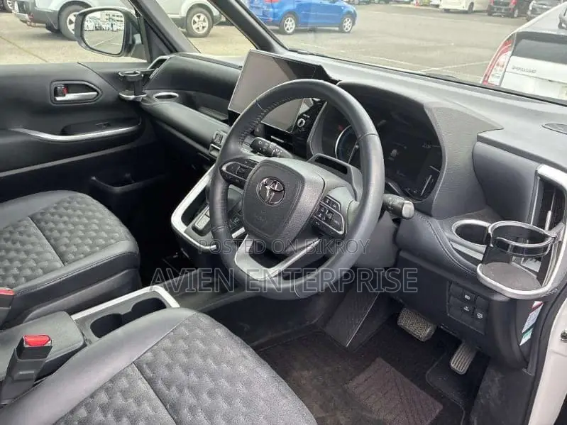 Toyota Voxy Hybrid S-Z 2-Wheel-Drive 7-Seater 2022 Pearl