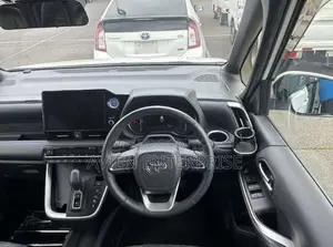 Toyota Voxy Hybrid S-Z 2-Wheel-Drive 7-Seater 2022 Pearl