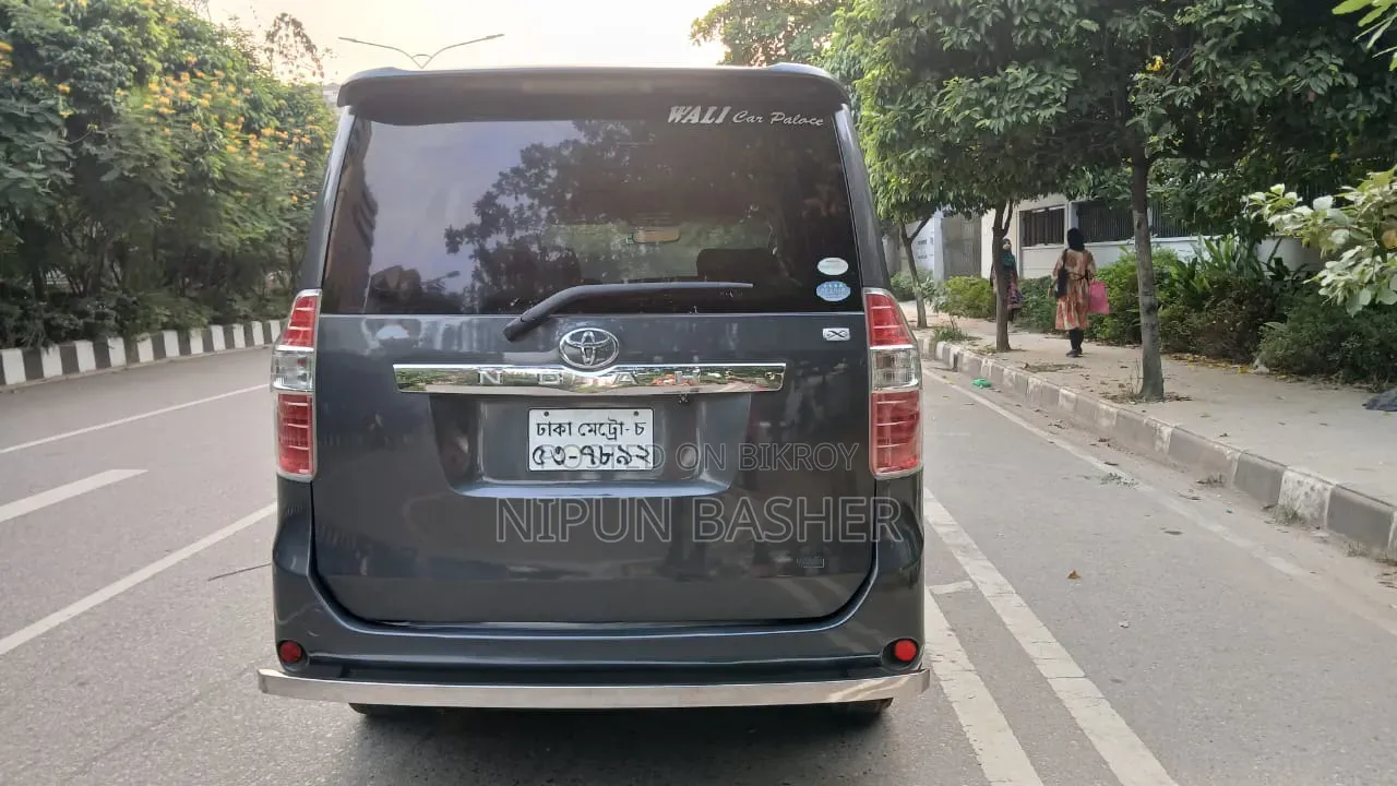 Toyota Noah 2008 Gray
