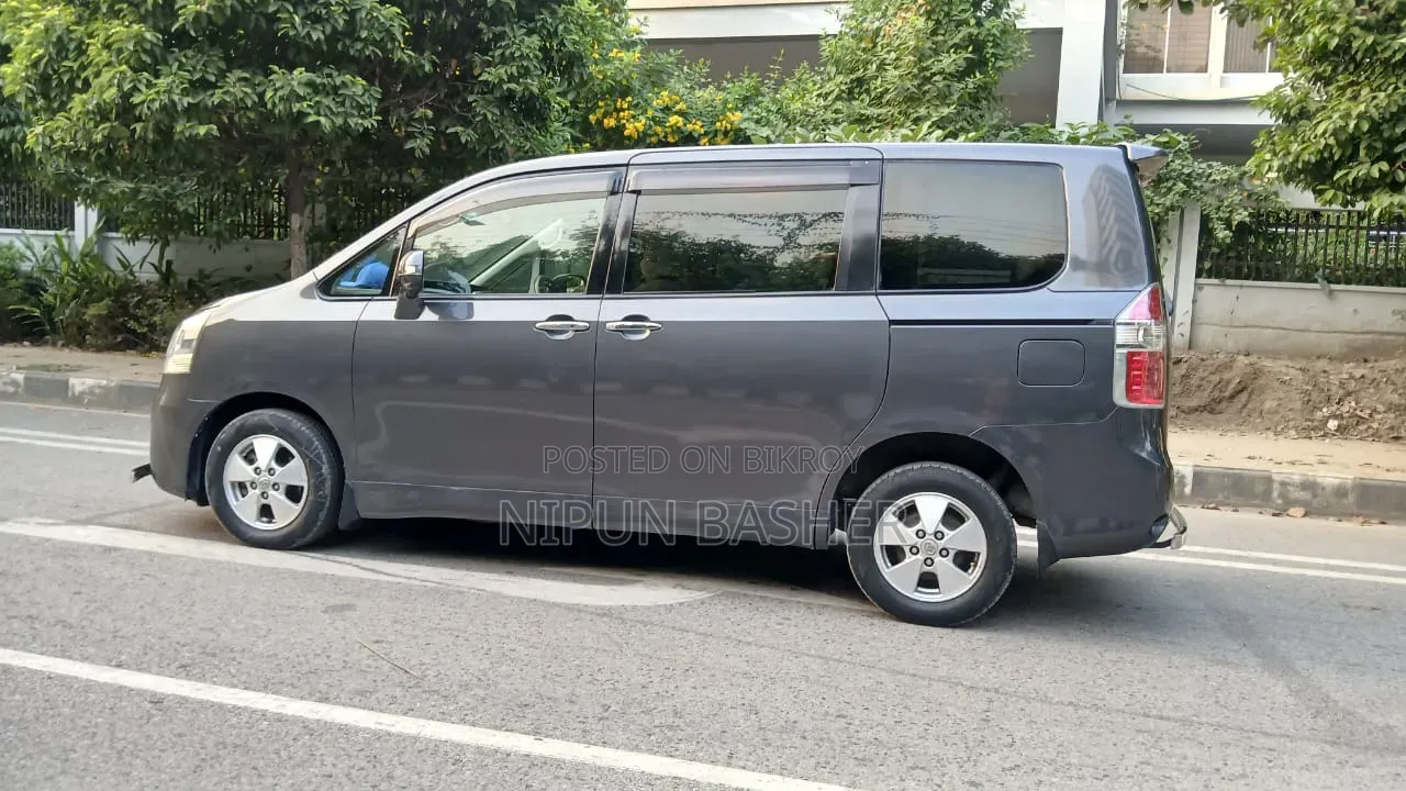Toyota Noah 2008 Gray