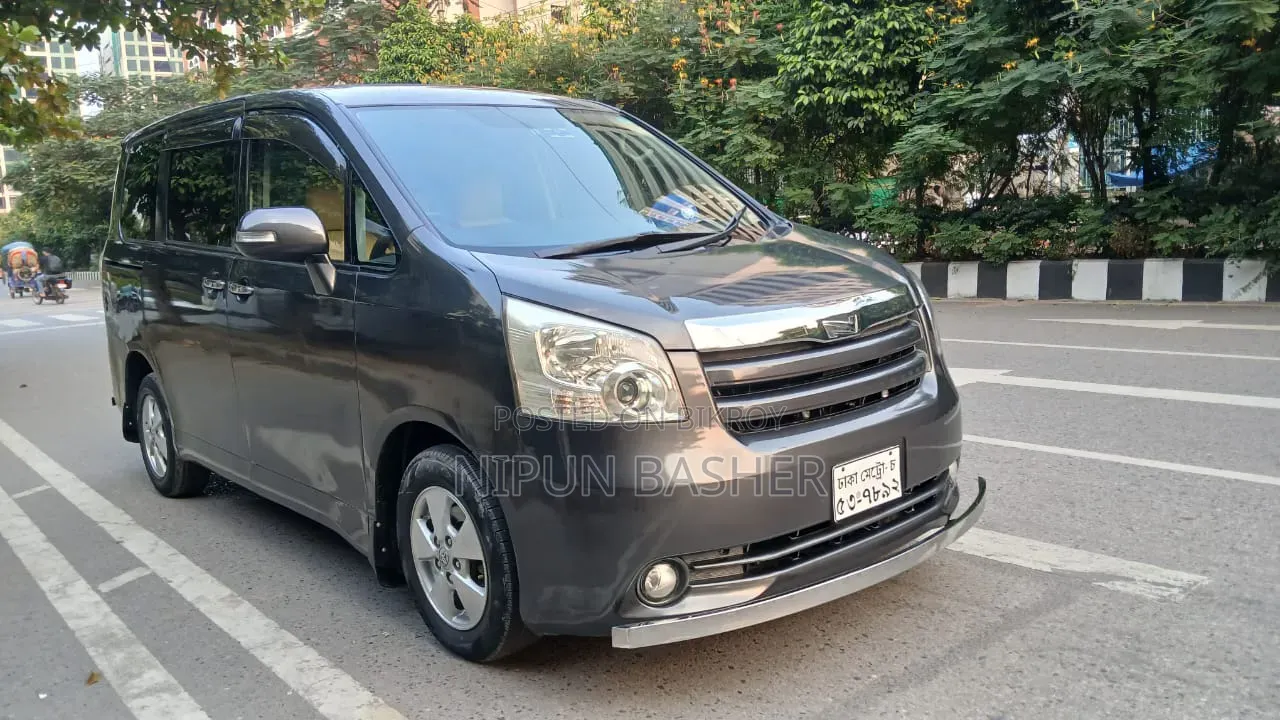 Toyota Noah 2008 Gray